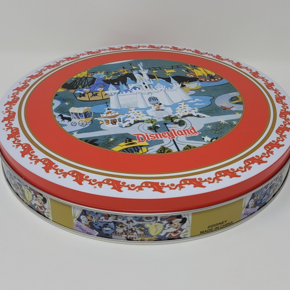 Collectible Disneyland Resort Exclusive 2007 Holiday Plates